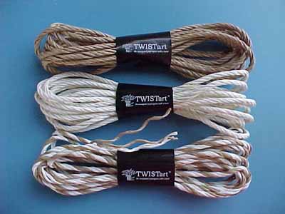 Filato bianco e filato color corda, filo base.